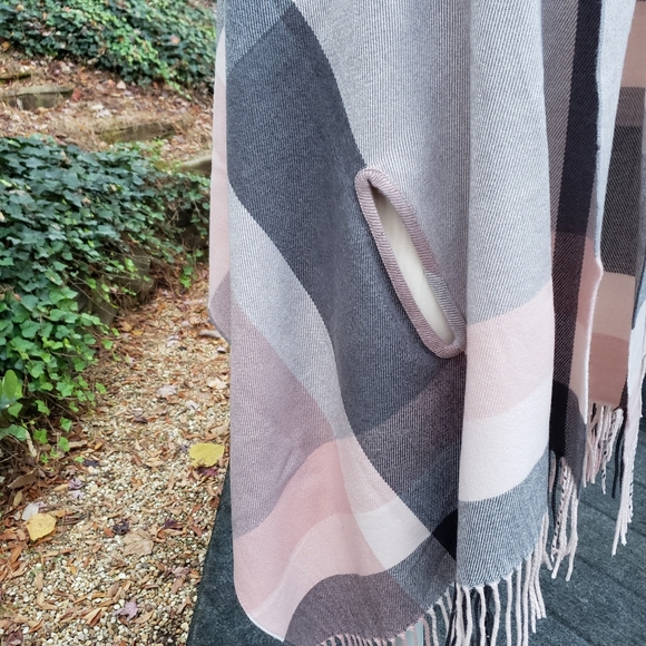 J Crew Wrap Coat Cape Shawl with fringe Pink & Gray Womens one Size fits All - Picture 4 of 8